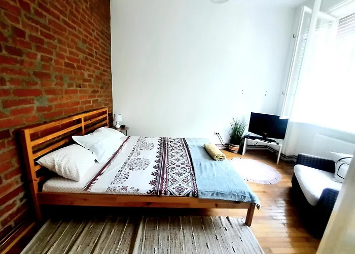 Historical Center Liberty Union Square Apartment *